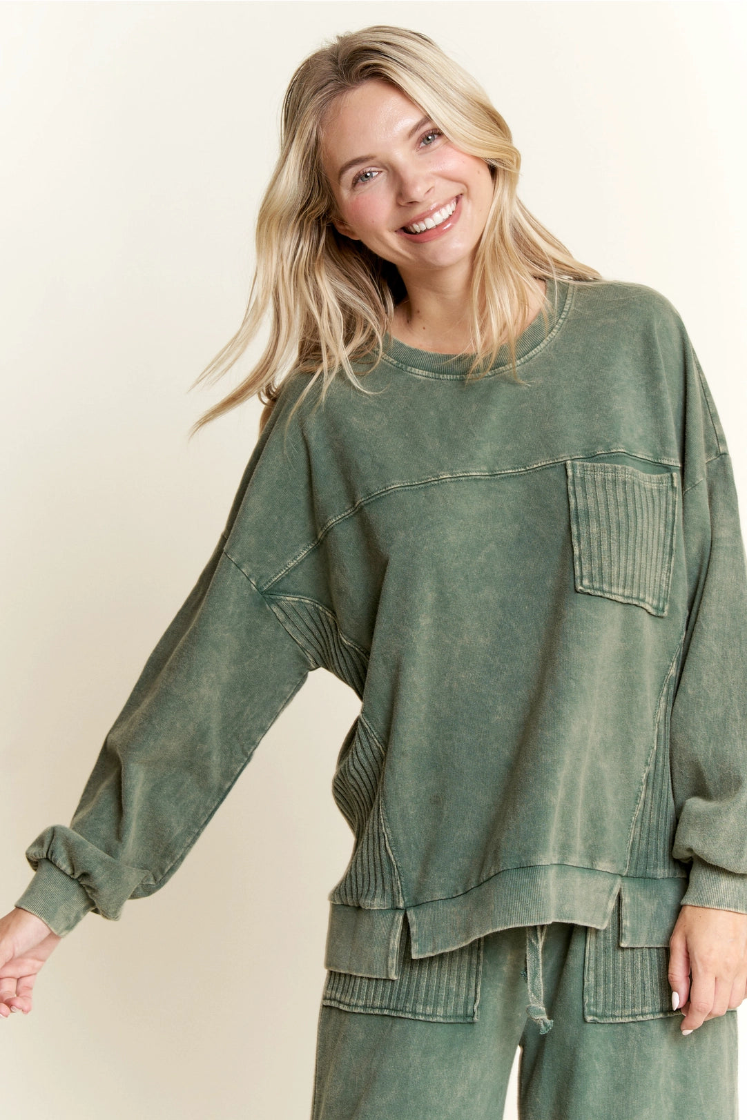 Mineral Wash Pocket Pullover (Olive)