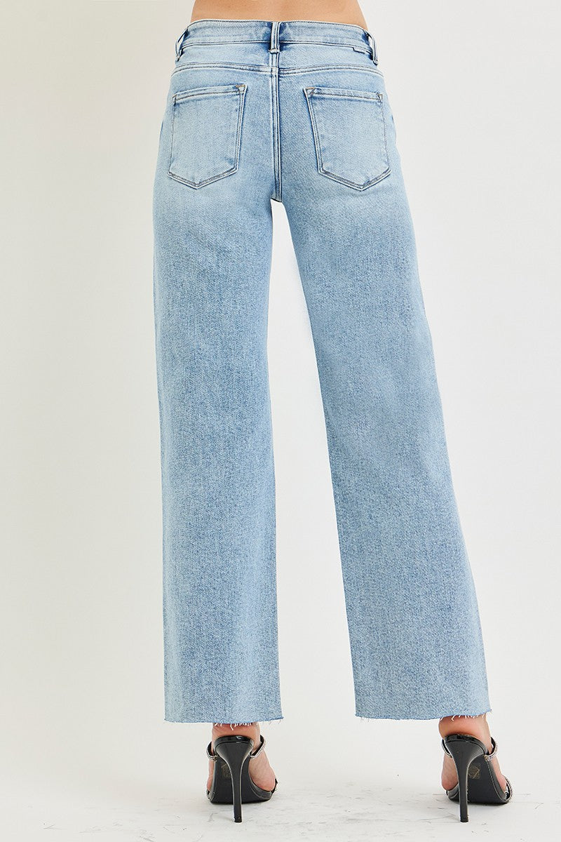 Mid-rise crop straight leg stretch denim jeans with clean cut hem and relaxed everyday fit