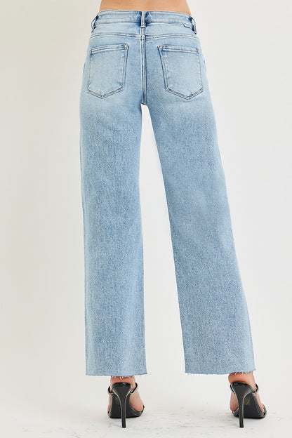 Mid-rise crop straight leg stretch denim jeans with clean cut hem and relaxed everyday fit