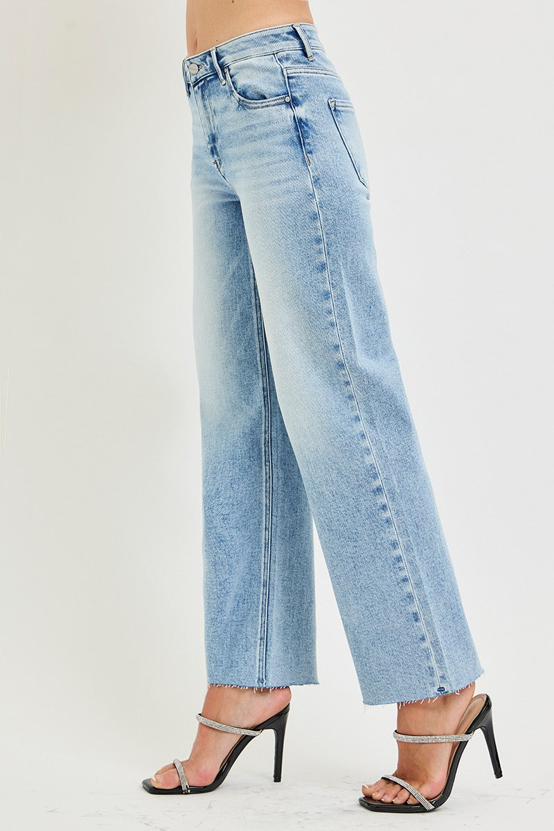 Mid-rise crop straight leg stretch denim jeans with clean cut hem and relaxed everyday fit